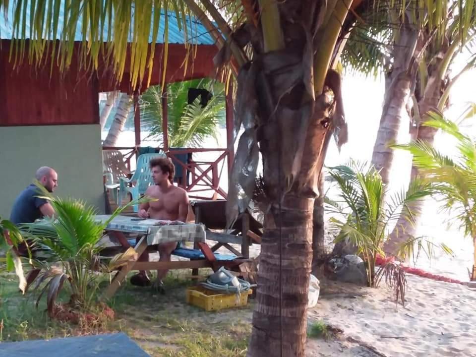 Ella'S Place Salang Tioman Kampong Ayer Batang Eksteriør billede
